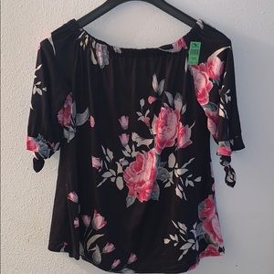 🌟Black floral off the shoulder blouse